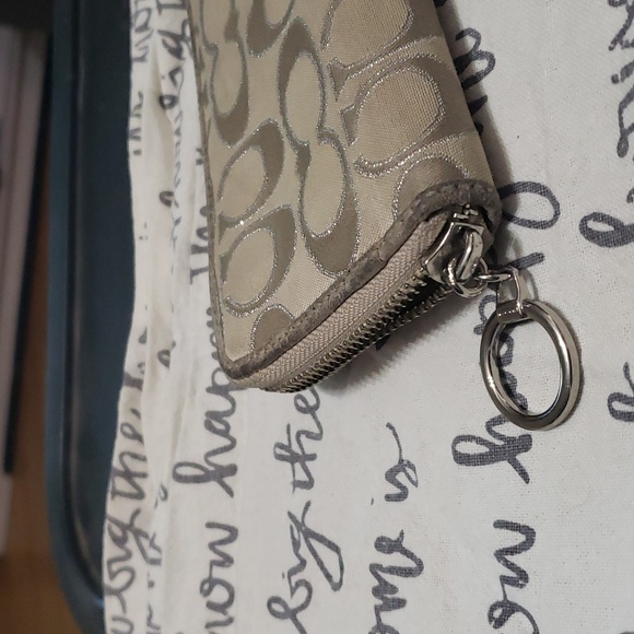 Coach Wallet - Picture 4 of 4